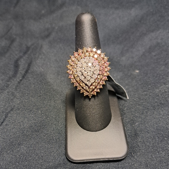 Elegant White Gold Diamond Ring w/authentic Card - Picture 2 of 5